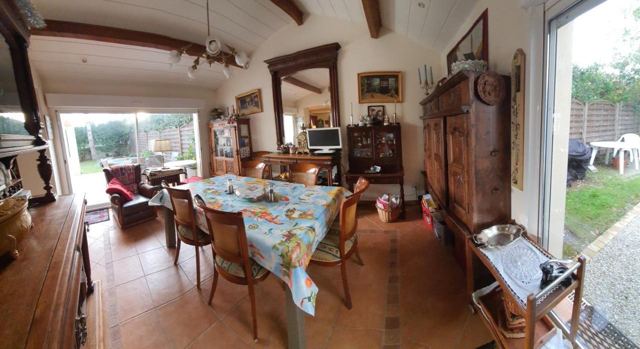 Le Petit Manoir Bed & Breakfast Vaux-sur-Mer Bagian luar foto