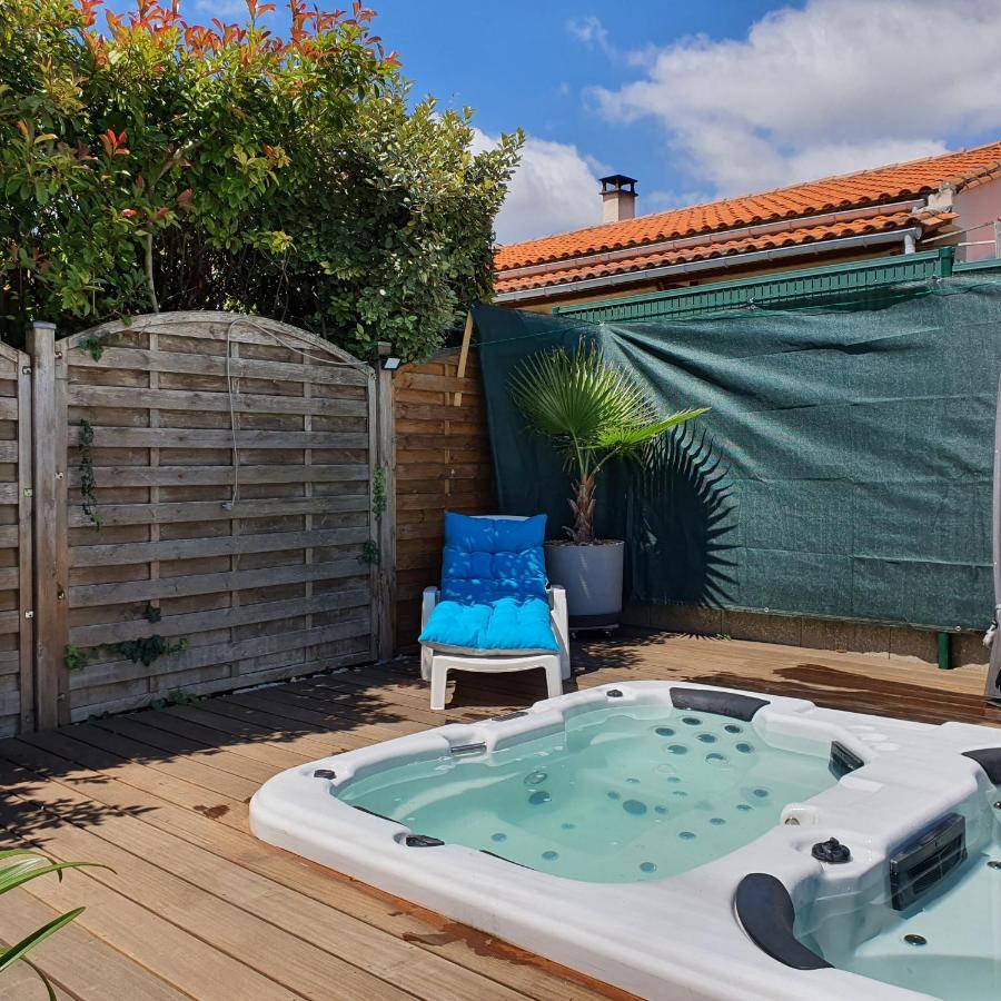 Le Petit Manoir Bed & Breakfast Vaux-sur-Mer Bagian luar foto