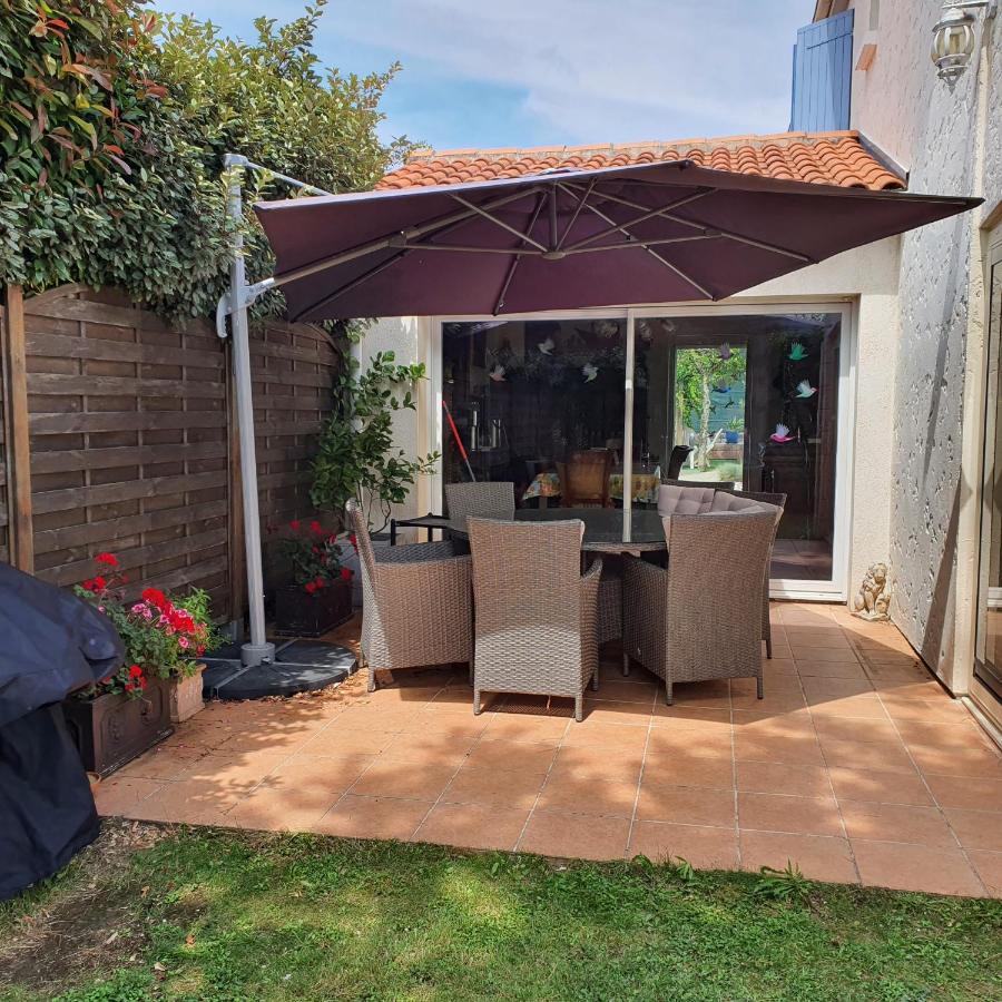 Le Petit Manoir Bed & Breakfast Vaux-sur-Mer Bagian luar foto